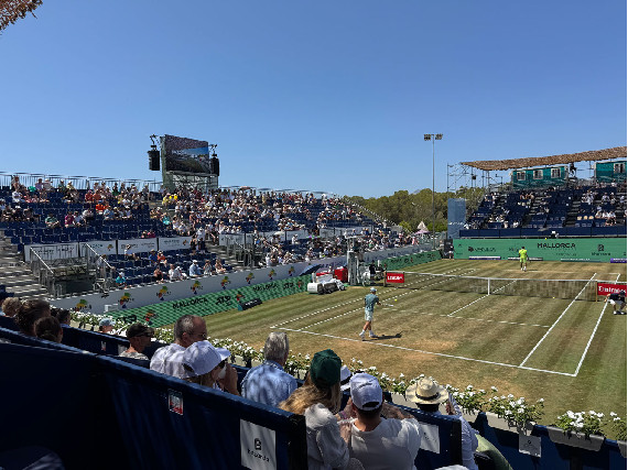 Der 4000 Zuschauer fassende Center-Court.