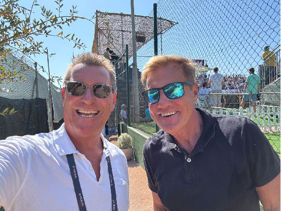 VIP-Stammgast in Mallorca Country Club Weltstar Dieter Bohlen mit Chefredakteur Stefan Schmidt.